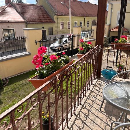 Balazs Apartman Eger Ruang foto