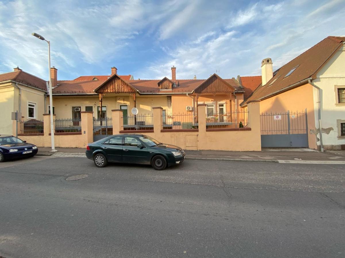 Balazs Apartman Eger Bagian luar foto