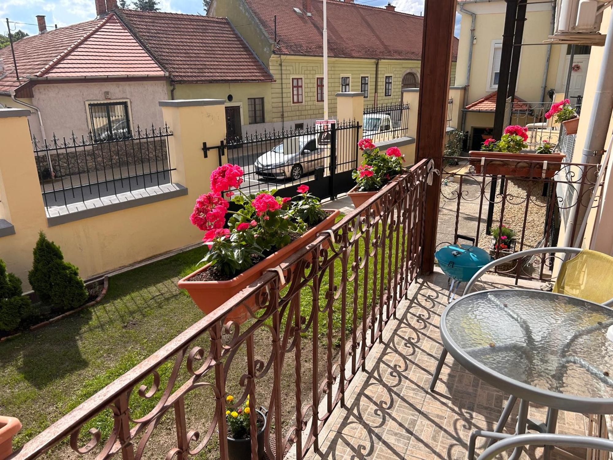 Balazs Apartman Eger Ruang foto